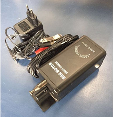 DC12V 20 Rpm BBQのグリルのRotisserieモーター5w評価される力2.8mの充電器ケーブル